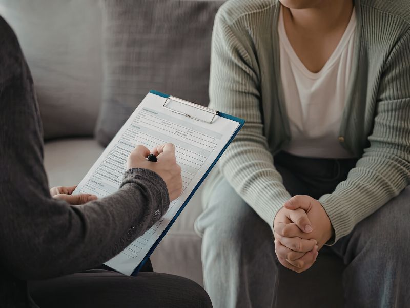 Anamnèse en ostéoptahie : entretien entre l'ostéopathe et son patient